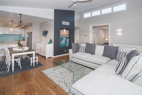 Busselton Beach House - Tourism Hervey Bay 2