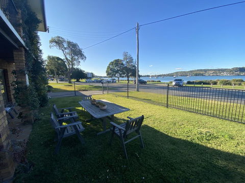 By The Lake - Lake Macquarie - Tourism Hervey Bay 0