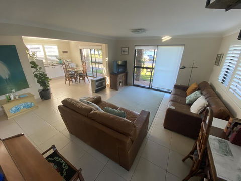 By The Lake - Lake Macquarie - Tourism Hervey Bay 1