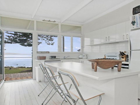 By The Sea - SPECIAL OFFER 3 FOR 2 - Hervey Bay Accommodation 1