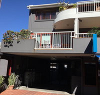 Byron Beach House - Hervey Bay Accommodation