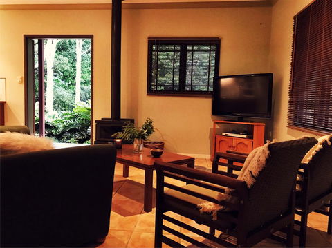Cadaghi Cottage - Hervey Bay Accommodation 1
