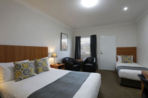 Cadman Motor Inn And Apartments - Hervey Bay Accommodation 0