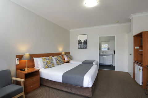 Cadman Motor Inn And Apartments - Hervey Bay Accommodation 1