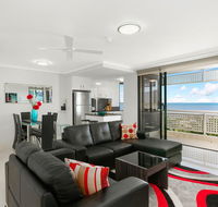 Cairns Luxury Seafront Apartment - Hervey Bay Accommodation