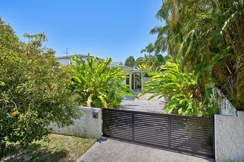 Cairns Northern Beaches Holiday Retreat - Tourism Hervey Bay 1