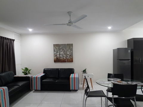 Cairns Prime Location Esplanade Self Contained Apartment With Wifi - Hervey Bay Accommodation 0