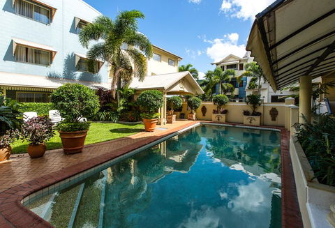Cairns Queens Court - Hervey Bay Accommodation 1