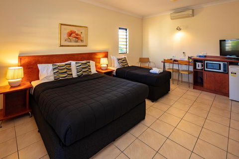 Cairns Queens Court - Hervey Bay Accommodation 3