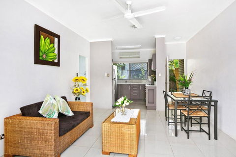 Cairns Reef Retreat - Tourism Hervey Bay 0
