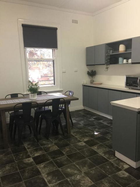 Caledonian Hotel Motel - Hervey Bay Accommodation 1