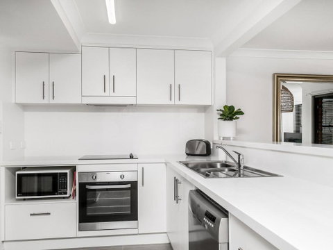 Calinda Sol 10 - Hervey Bay Accommodation 3