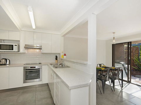 Calinda Sol 11 - Tourism Hervey Bay 1