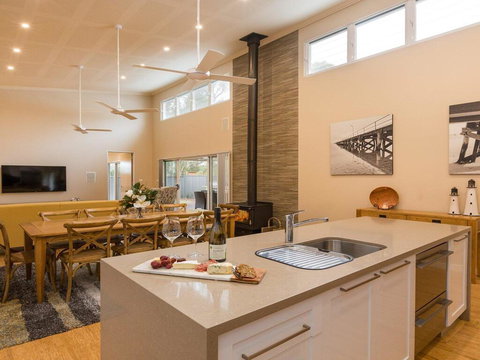 Callala Breeze - Access To Indoor Community Pool - Hervey Bay Accommodation 0