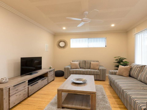 Callala Breeze - Access To Indoor Community Pool - Hervey Bay Accommodation 2