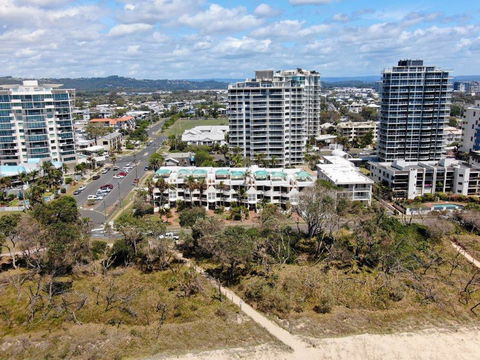 Camargue Beachfront Apartments - Tourism Hervey Bay 2