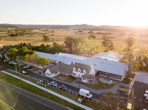 Camden Valley Inn - Hervey Bay Accommodation 0