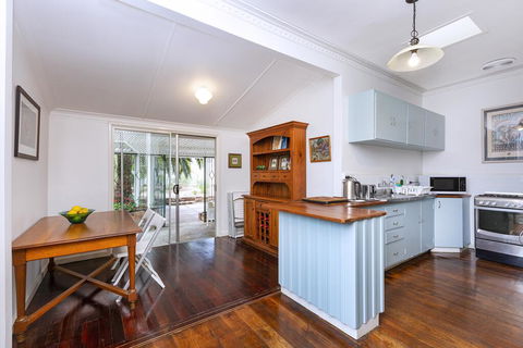 Camellia Cottage - PET FRIENDLY - Kwinana - Tourism Hervey Bay 3