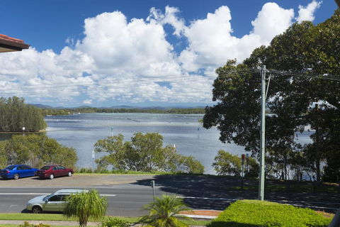 Camelot Unit 6 - Hervey Bay Accommodation 0