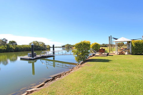 Campbell 7 - Large Queenslander On Maroochy River - Hervey Bay Accommodation 2
