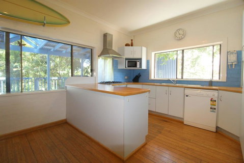 Cape Cod Beach House, 25 Skyline Crescent - Hervey Bay Accommodation 2