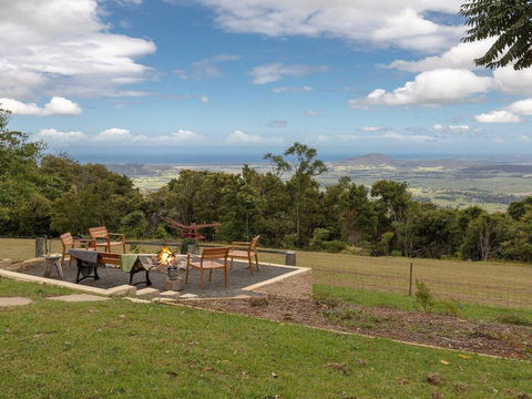 Captain's Lookout - Elevated Ocean Views, Rural Stay - Hervey Bay Accommodation 0