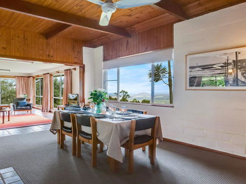 Captain's Lookout - Elevated Ocean Views, Rural Stay - Hervey Bay Accommodation 1