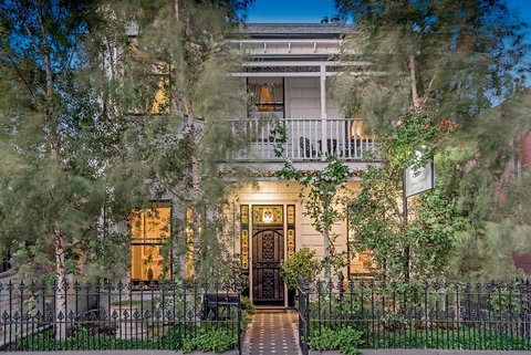 Captains Retreat Apartments And Cottages - Hervey Bay Accommodation 0