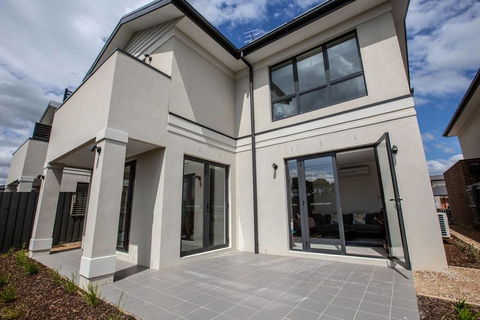 Captivating Large 4BR@Narre Warren - Hervey Bay Accommodation 2