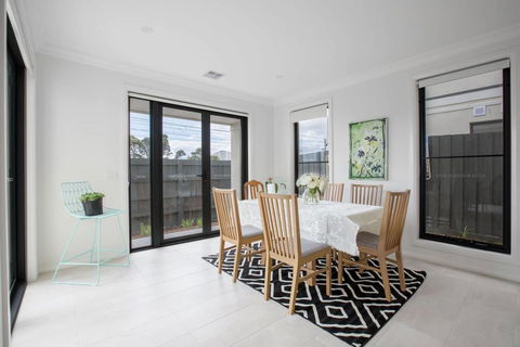 Captivating Large 4BR@Narre Warren - Hervey Bay Accommodation 3