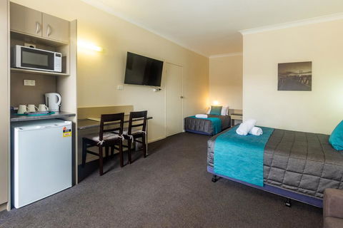 Caravilla Motor Inn - Tourism Hervey Bay 1