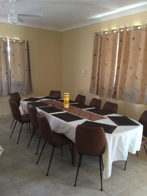 Caretakers Cottage Budget Accommodation - Tourism Hervey Bay 1