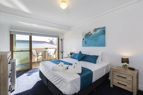 Carrington Charm - CBD - WiFi - Parking - Hervey Bay Accommodation 0
