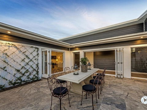 Casa Royale - Tourism Hervey Bay 2