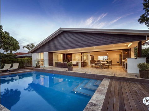 Casa Royale - Tourism Hervey Bay 0