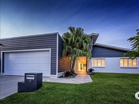 Casa Royale - Tourism Hervey Bay 3