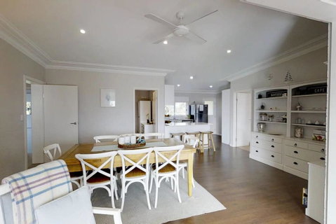 Casa Sorella - Beachfront Family Home - Hervey Bay Accommodation 2