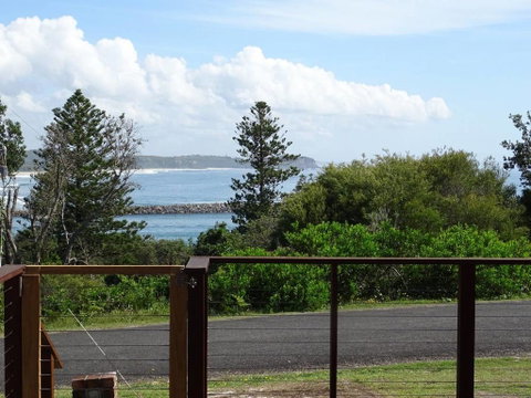 Casa Sorella - Beachfront Family Home - Hervey Bay Accommodation 1
