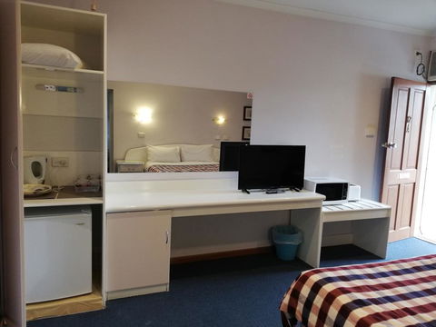 Casey On Princes Motel - Tourism Hervey Bay 2