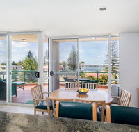 Castillo Del Mar 10 - Lake View Roof Terrace with Spa - Hervey Bay Accommodation