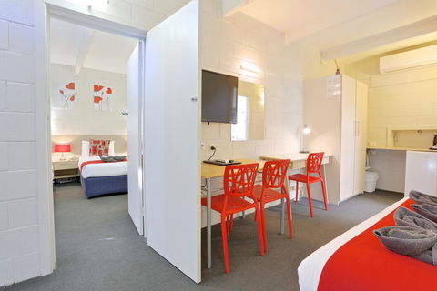 Castle Creek Motel - Tourism Hervey Bay 1