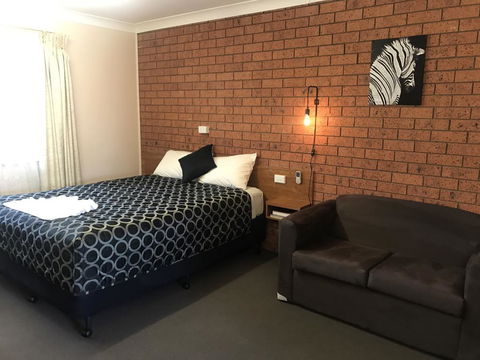 Castlereagh Motor Inn - Tourism Hervey Bay 1