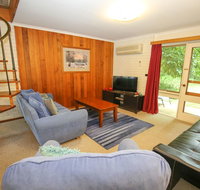 Cedar Holiday Units - Apartment 2 - Hervey Bay Accommodation