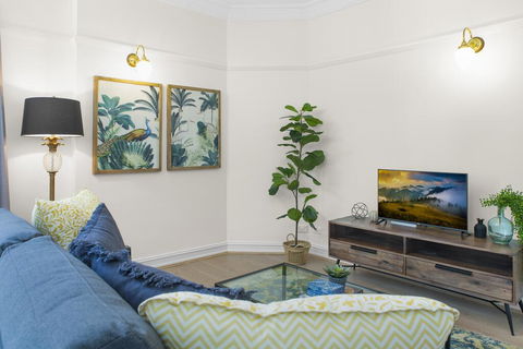 Central Apartment With Spacious Living And Dining - Tourism Hervey Bay 2