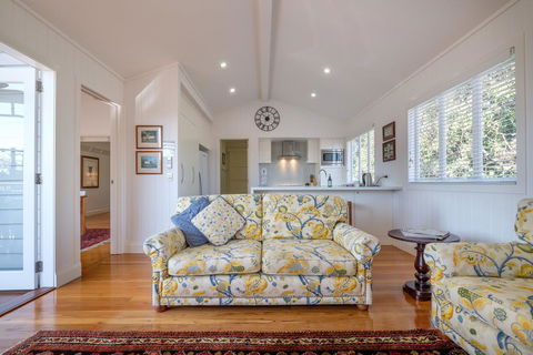 Central Cottage - Tourism Hervey Bay 1