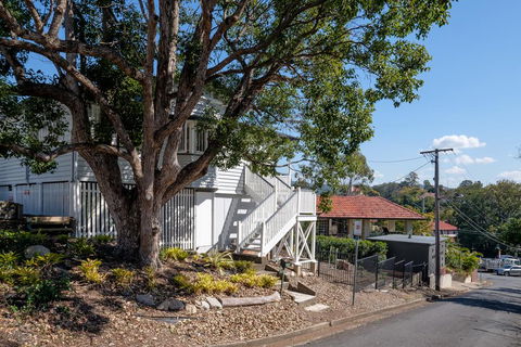 Central Cottage - Tourism Hervey Bay 0