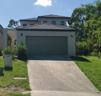 Central Gold Coast Large Modern Elevated House - Hervey Bay Accommodation