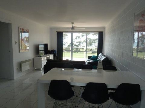 Central Luxury With Fabulous Views - Hervey Bay Accommodation 3