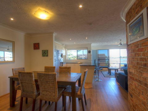 Champagne Court 10 - Tourism Hervey Bay 3