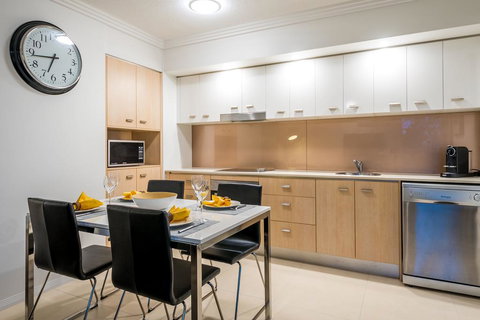 Chancellor Lakeside Apartments - Hervey Bay Accommodation 3